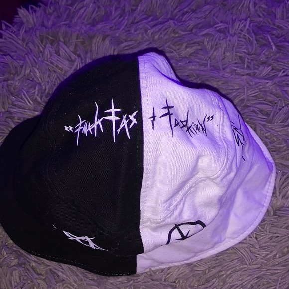 black and white bucket hat - Picture 4 of 4